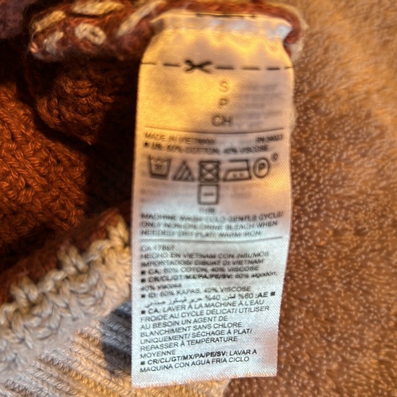 Old Navy woman’s sweater. Size Small.. - Picture 6 of 8